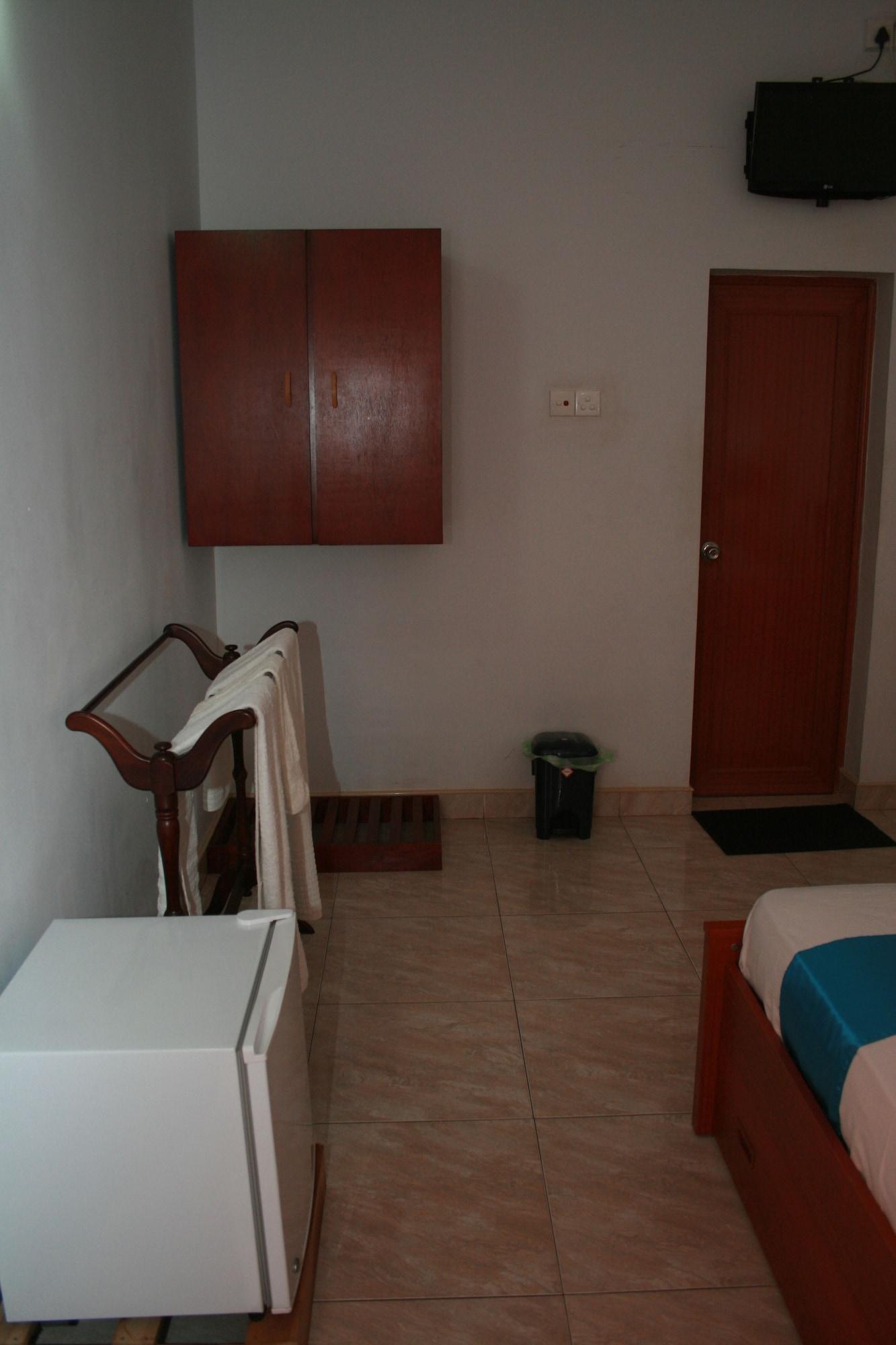 Blue Gum Hotel Ja Ela Bagian luar foto