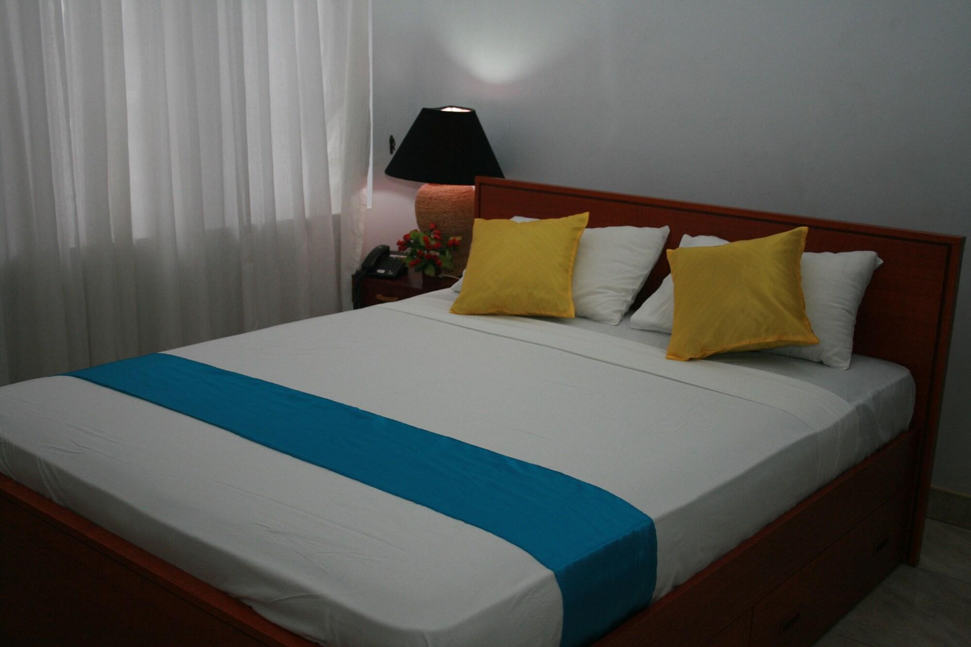Blue Gum Hotel Ja Ela Bagian luar foto