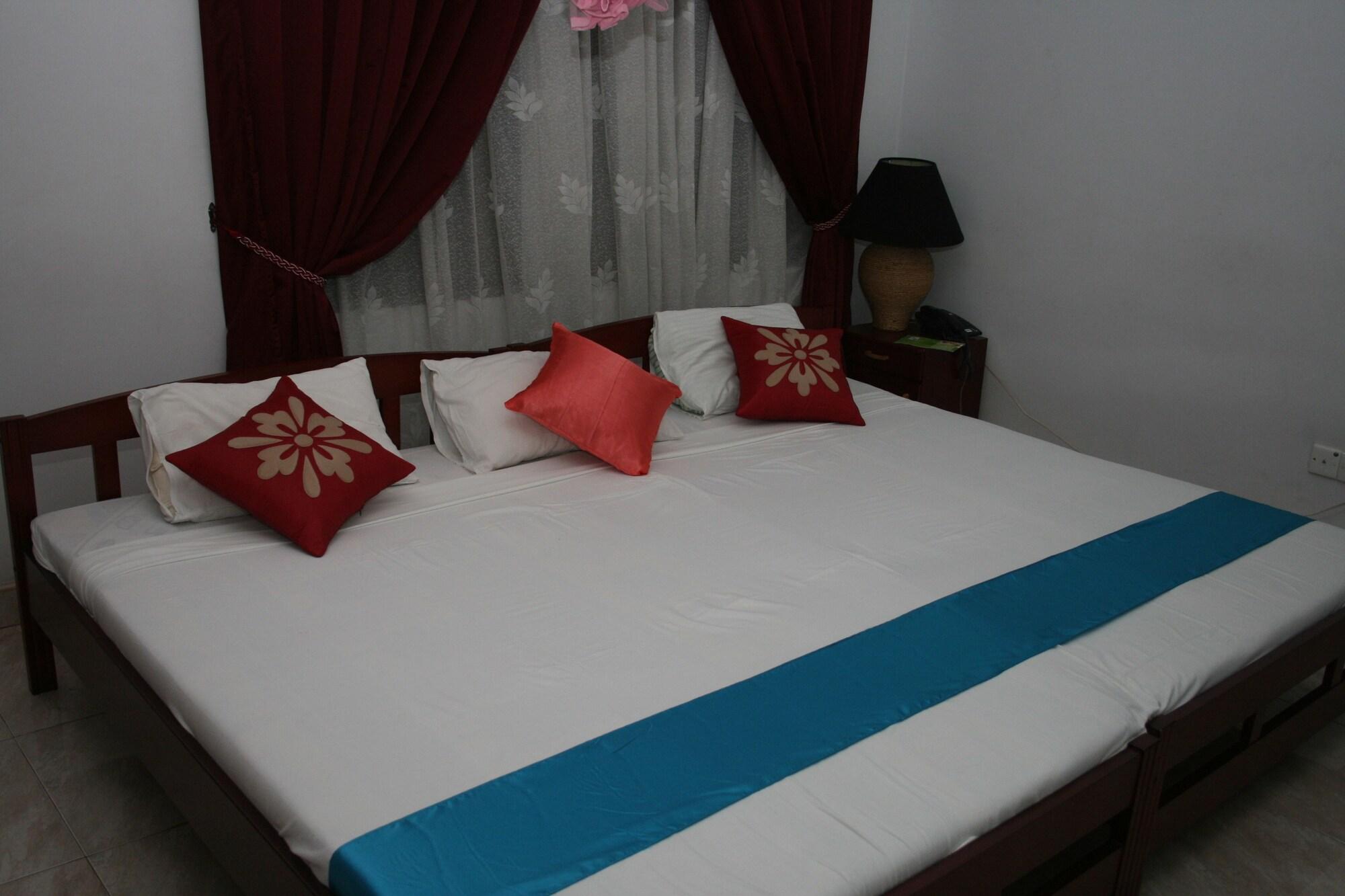 Blue Gum Hotel Ja Ela Bagian luar foto